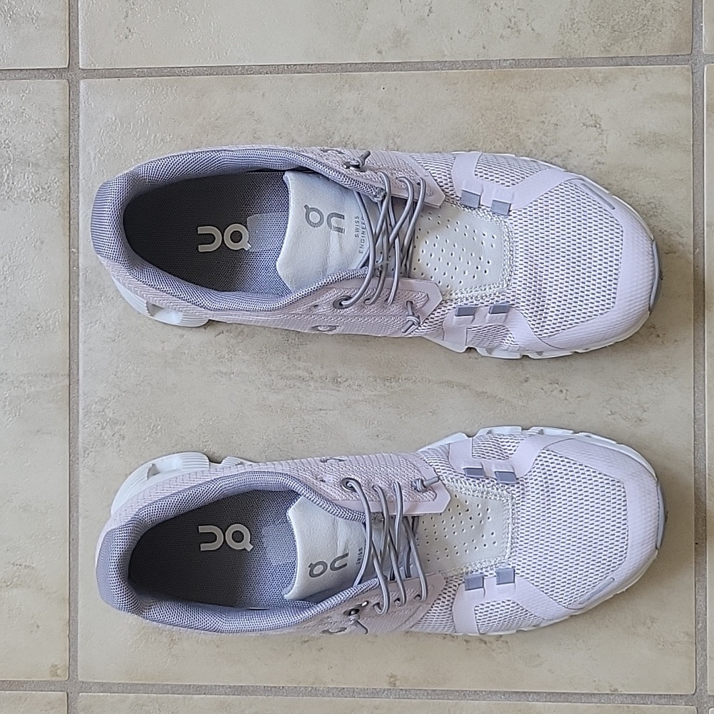 On Running Women's Athletic Shoes - Lily/frost